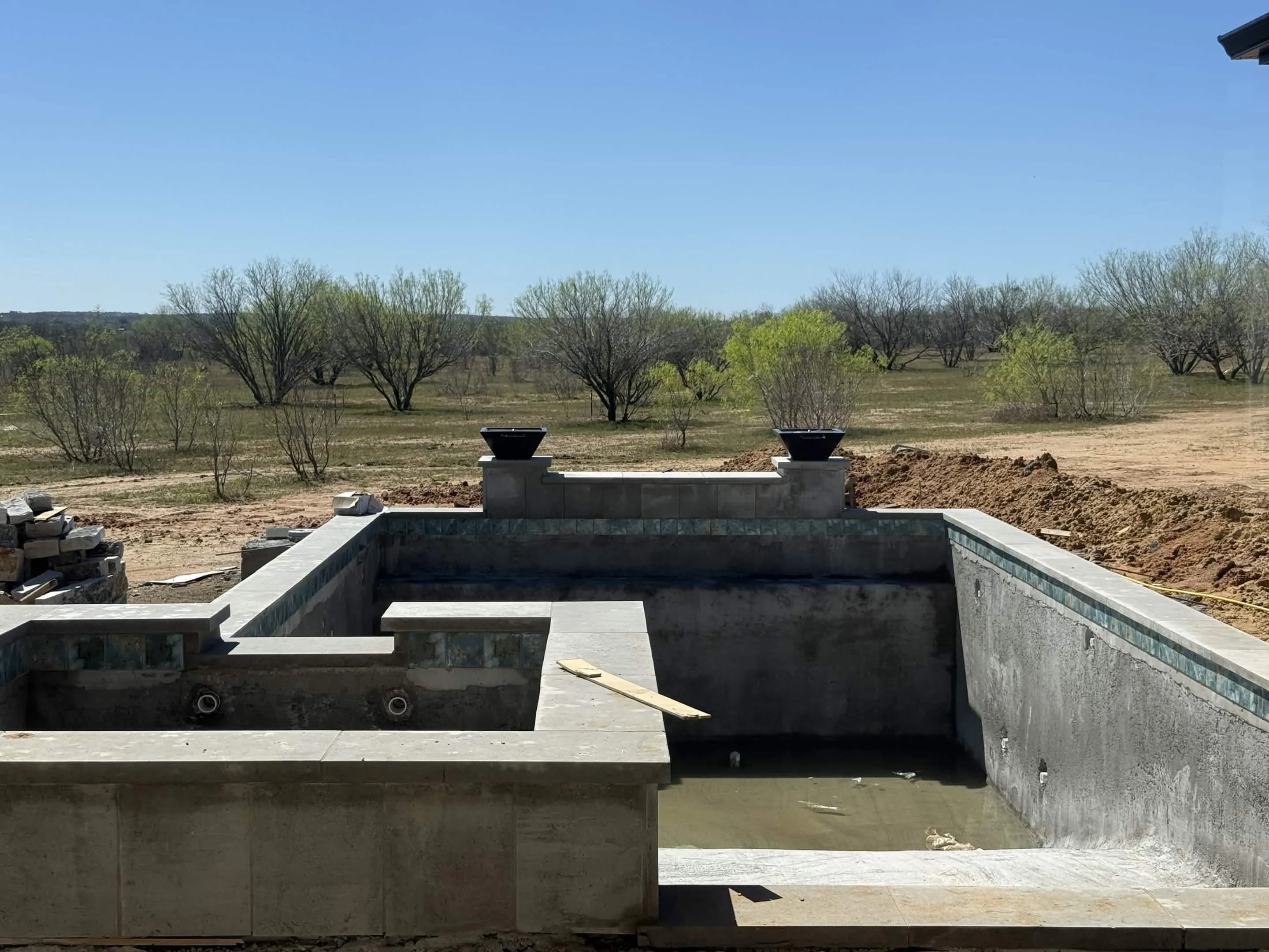 Custom pool and spa in Seguin with modern home